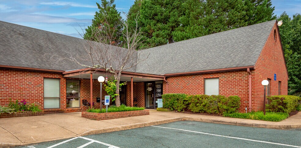 More Photos Of 3040 Berkmar Dr, Charlottesville Medical For Lease