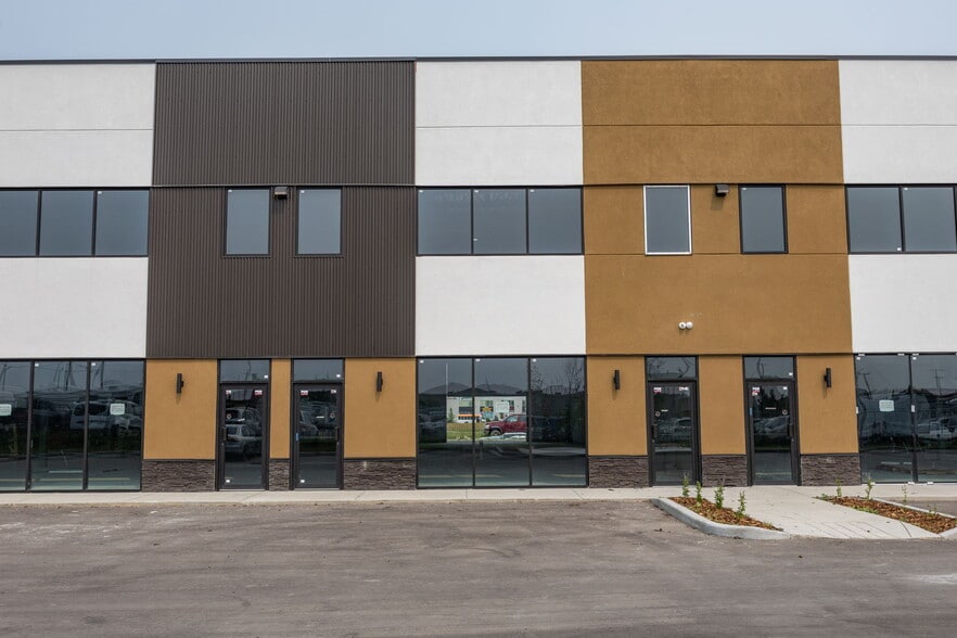 More Photos Of 10680 36 St NE, Calgary Distribution For Lease
