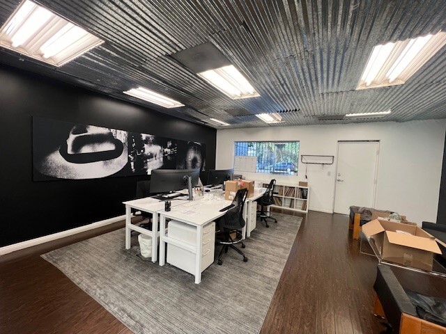 More Photos Of 5722 Tujunga Ave, North Hollywood Manufacturing For Lease