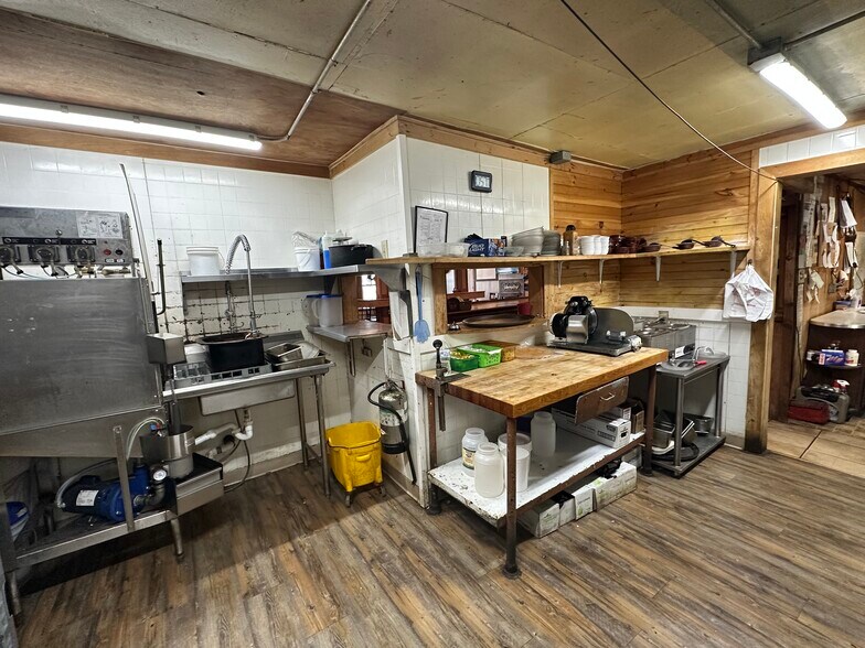 More Photos Of 7034 US-219 Hwy, Lewis Run Restaurant For Sale