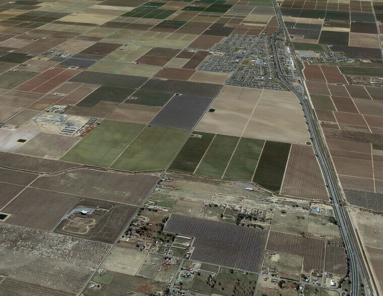 More Photos Of East of Highway 99 & North of Deer Creek Avenue, Earlimart Land For Sale