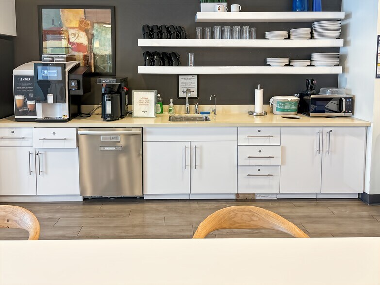 More Photos Of 88 Queens Quay W, Toronto Coworking Space