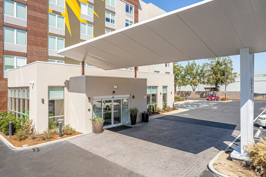 More Photos Of 3650 Airport Blvd, Mobile Hotel For Sale