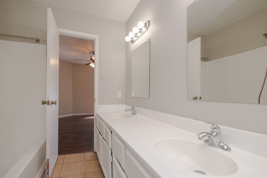 More Photos Of 2813 Wimbledon Ct, Garland Apartments For Sale