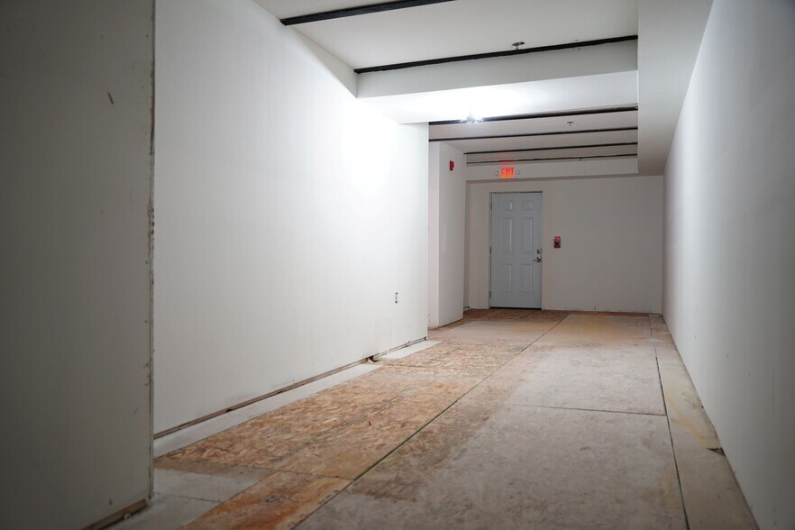 More Photos Of 2001 S 10th St, Philadelphia Storefront Retail Residential For Lease