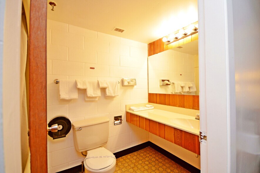 More Photos Of 45 Service Rd N, Moose Jaw Hotel For Sale