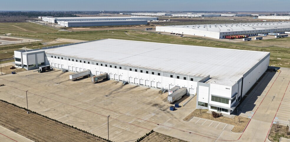 More Photos Of 30910 Kingsland Blvd, Brookshire Industrial For Lease