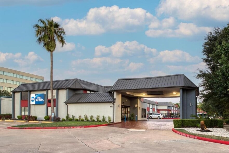 More Photos Of 889 W Bay Area Blvd, Webster Hotel For Sale