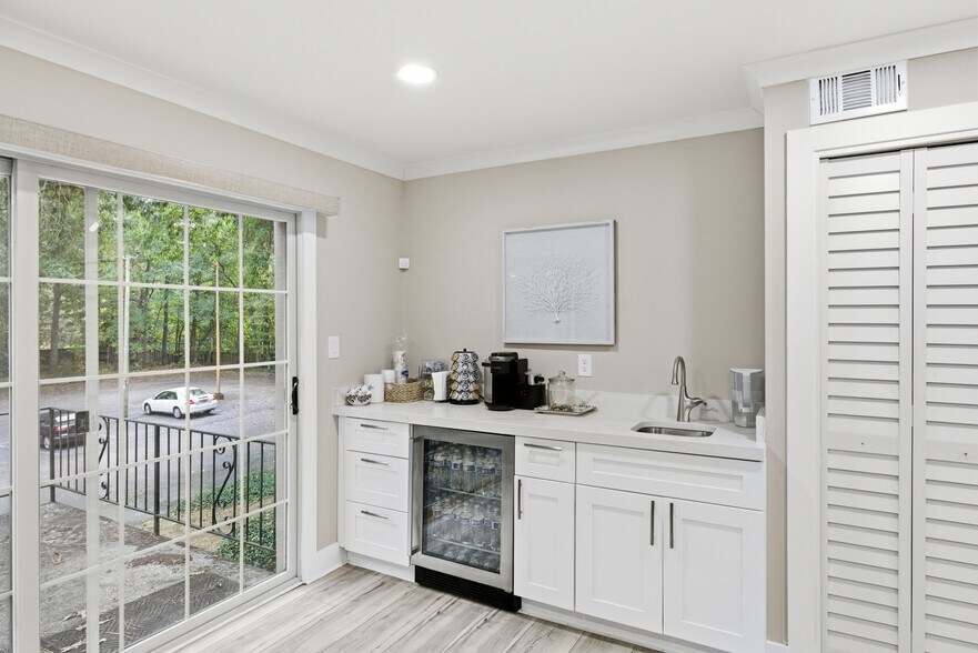 More Photos Of 4651 Roswell Rd NE, Atlanta Medical For Lease