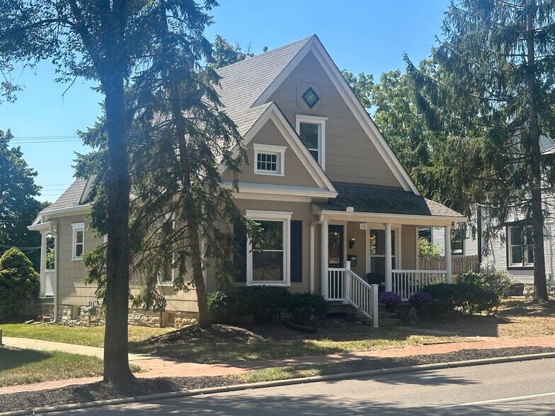 More Photos Of 68 E Franklin St, Dayton Office Residential For Lease