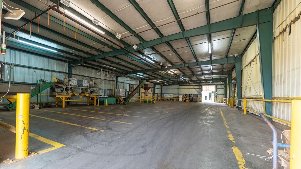 More Photos Of 1312 W Oakridge Dr, Albany Warehouse For Sale