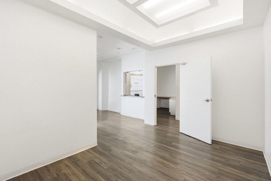 More Photos Of 739-741 N Fairfax Ave, Los Angeles Medical For Sale
