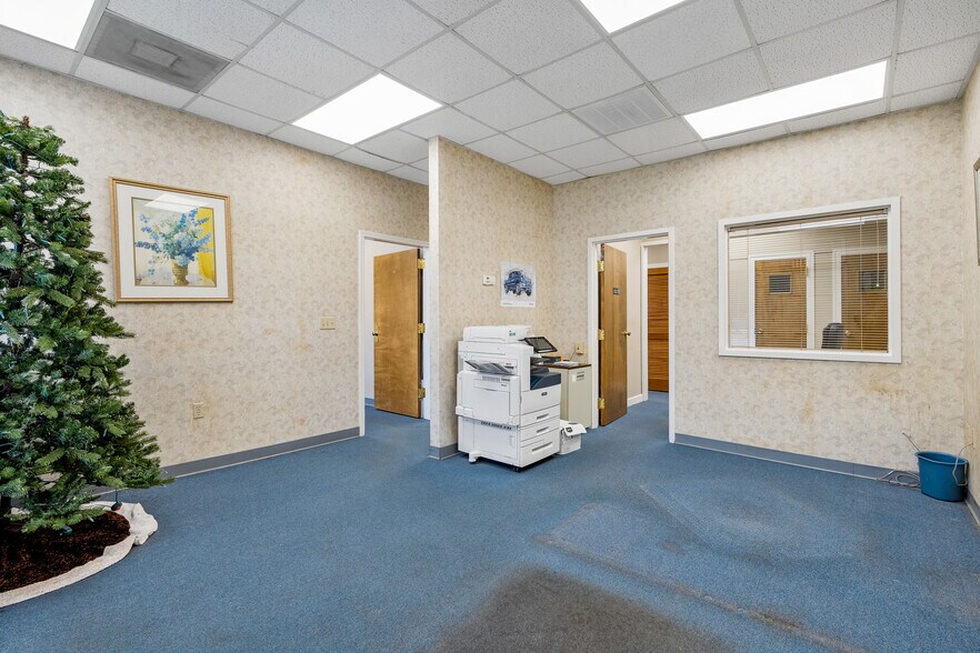 More Photos Of 713 Anderson St, Belton Office For Sale