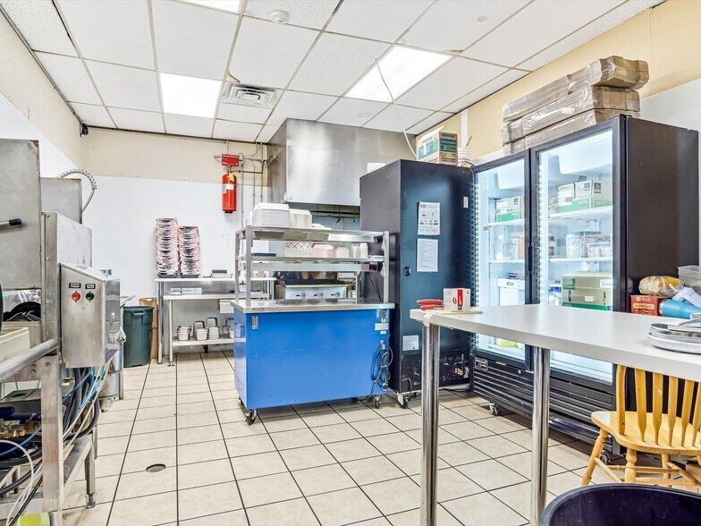 More Photos Of 116 N Main St, Marissa Freestanding For Sale