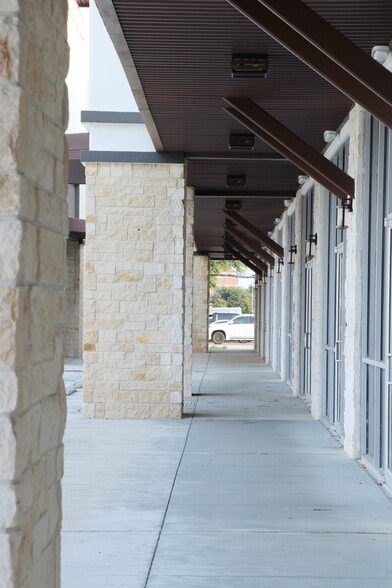 More Photos Of 9889 United Drive, Houston Office For Sale