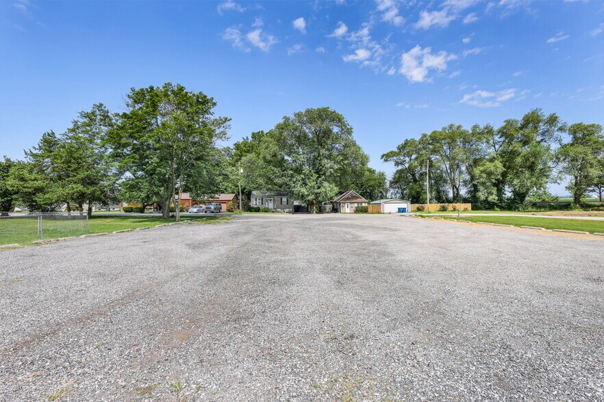 More Photos Of 519 N Main St, Caseyville General Retail For Sale