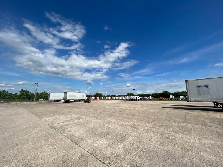More Photos Of 7745 Mobile Hwy, Hope Hull Distribution For Lease