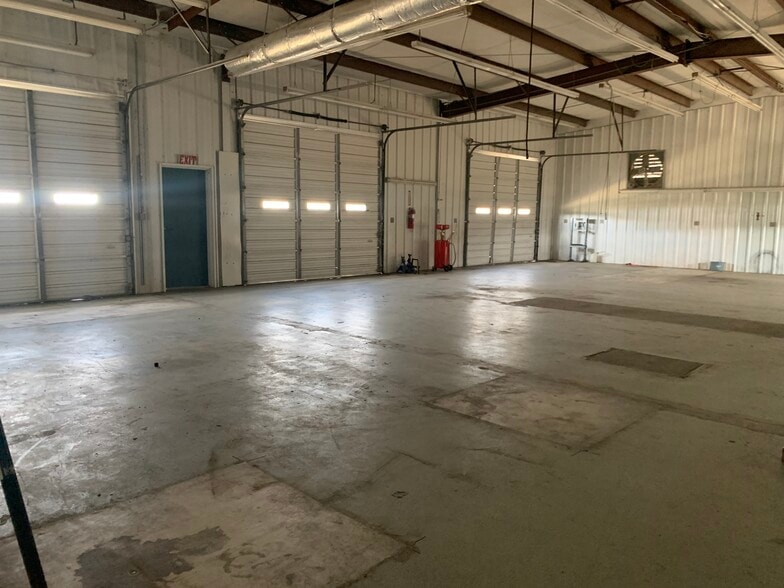 More Photos Of 123 E Plymouth Rd, Columbus Industrial For Lease