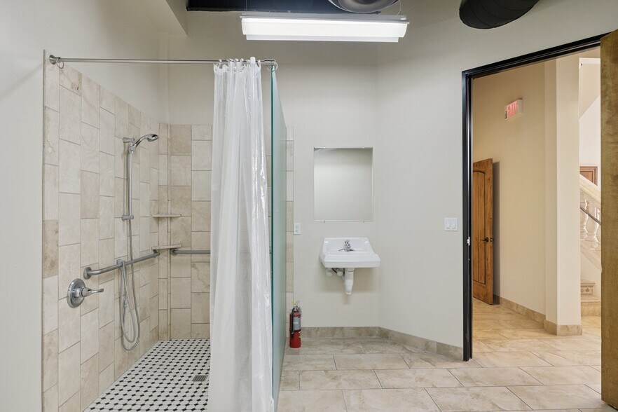 More Photos Of 9096 E Bahia Dr, Scottsdale Showroom For Sale