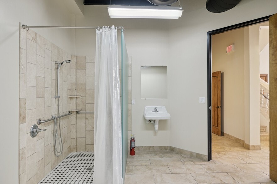 More Photos Of 9096 E Bahia Dr, Scottsdale Showroom For Sale