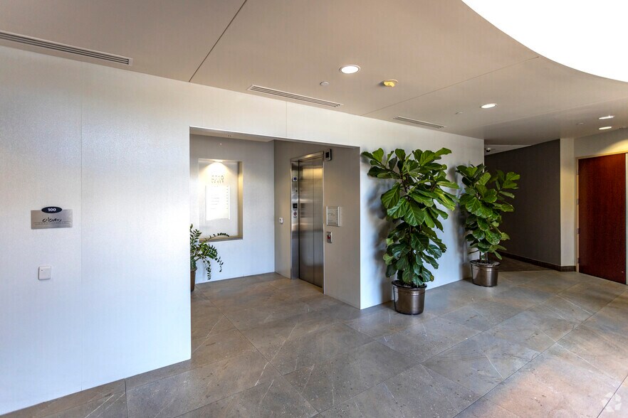 More Photos Of 2710 Loker Ave W, Carlsbad Office For Lease