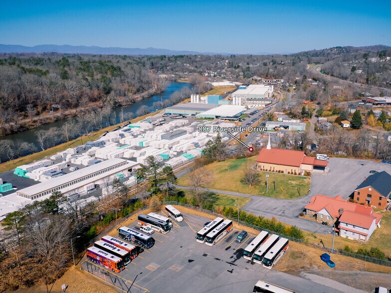 More Photos Of 887 Riverside Dr, Woodfin Auto Repair For Sale