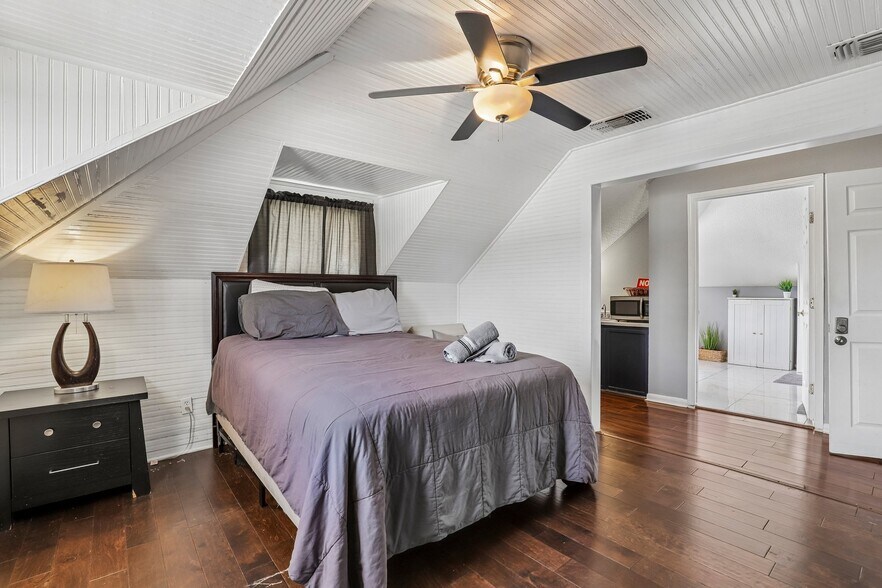 More Photos Of 421 Howard St, San Antonio Hospitality For Sale