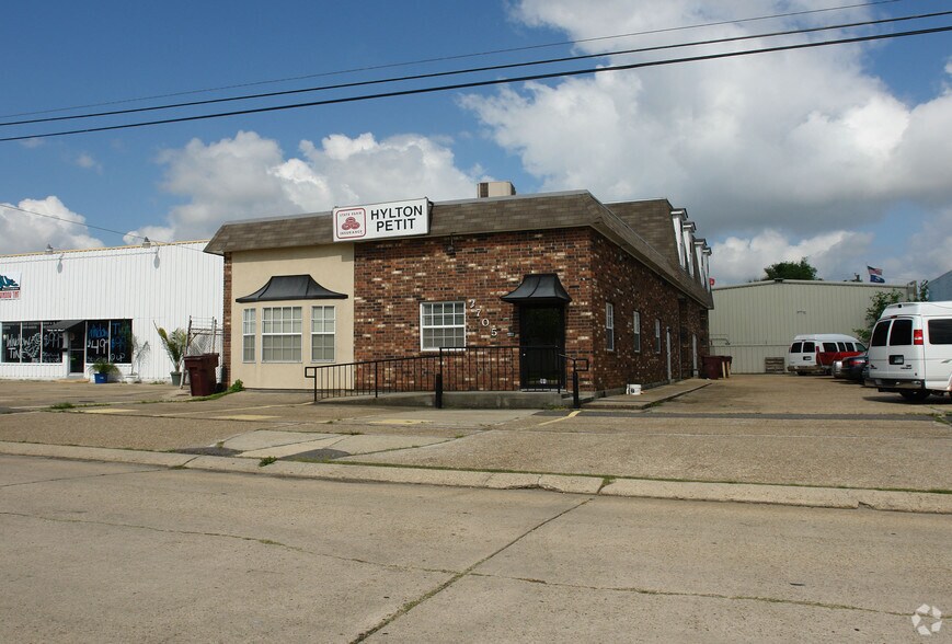 More Photos Of 2705 Florida Ave, Kenner Office For Sale