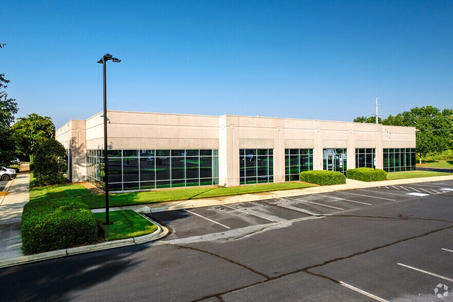 More Photos Of 11215 Rushmore Dr, Charlotte Office For Lease