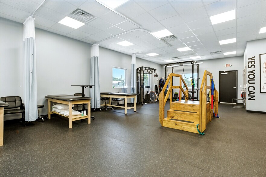 More Photos Of 2221 John Williams Blvd, Bedford Office For Sale