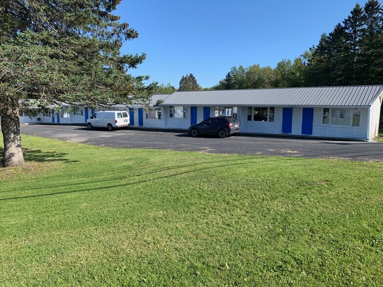 More Photos Of 563 Access Hwy, Caribou Hotel For Sale