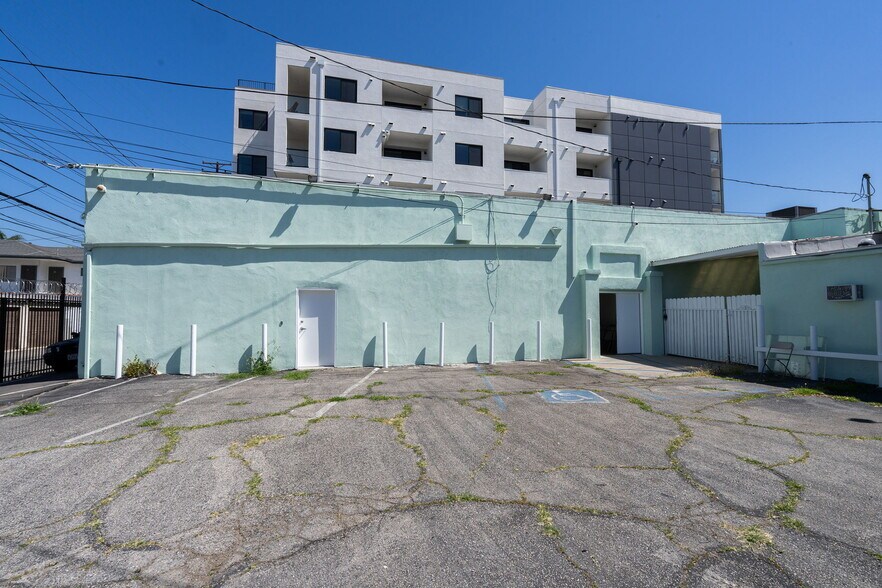 More Photos Of 723-727 N Fairfax Ave, Los Angeles General Retail For Lease