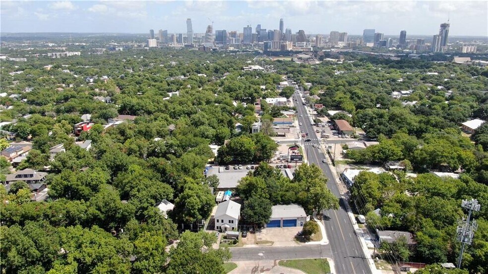 More Photos Of 2214 S 1st St, Austin Freestanding For Sale