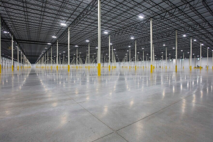 More Photos Of 9201 N Frontage Rd, Fairland Distribution For Lease