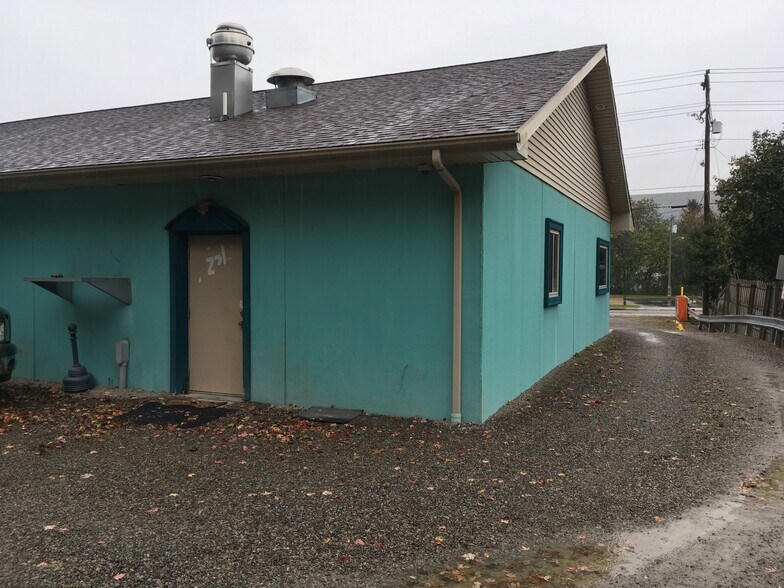 More Photos Of 1420 Commerce St, Wellsburg Office For Sale
