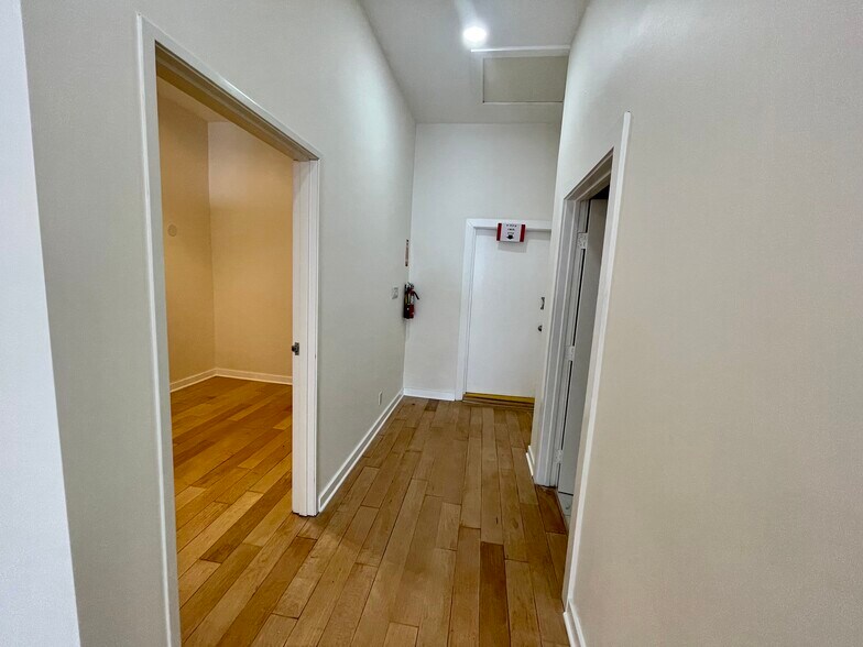 More Photos Of 2301-2309 Main St, Santa Monica Storefront Retail Office For Lease