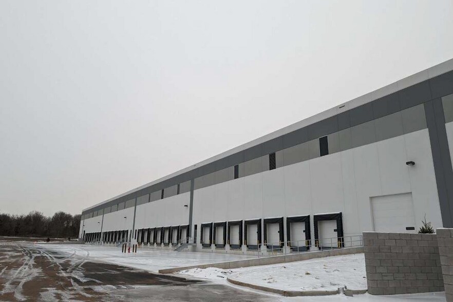 More Photos Of 110 Belmont Dr, Somerset Warehouse For Lease