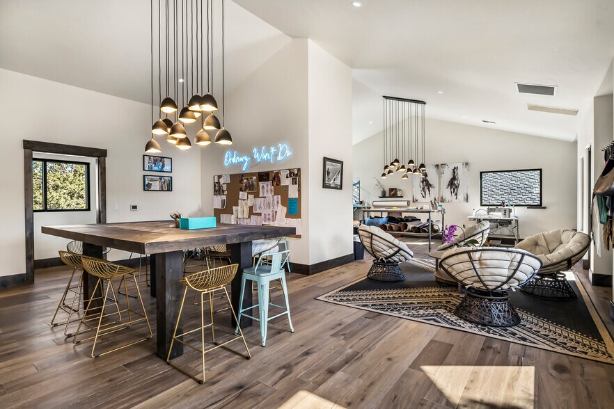 More Photos Of 19885 7th St, Bend Flex For Sale