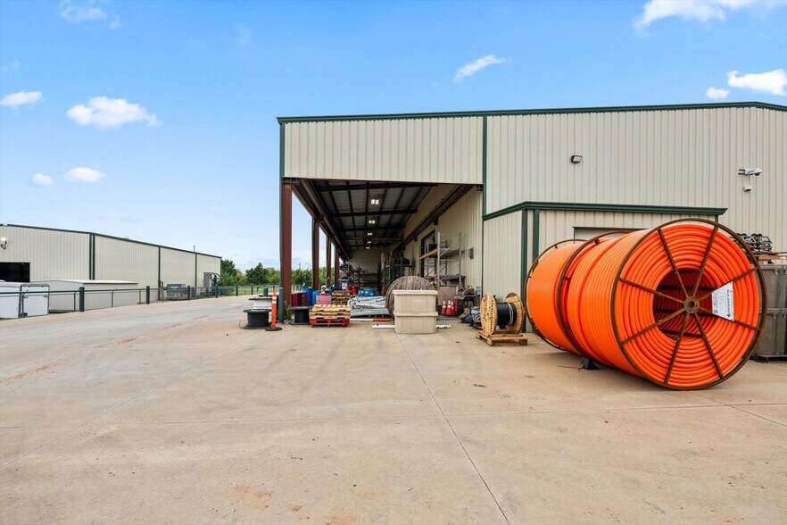 More Photos Of 12400 S Sunnylane Rd, Moore Manufacturing For Lease