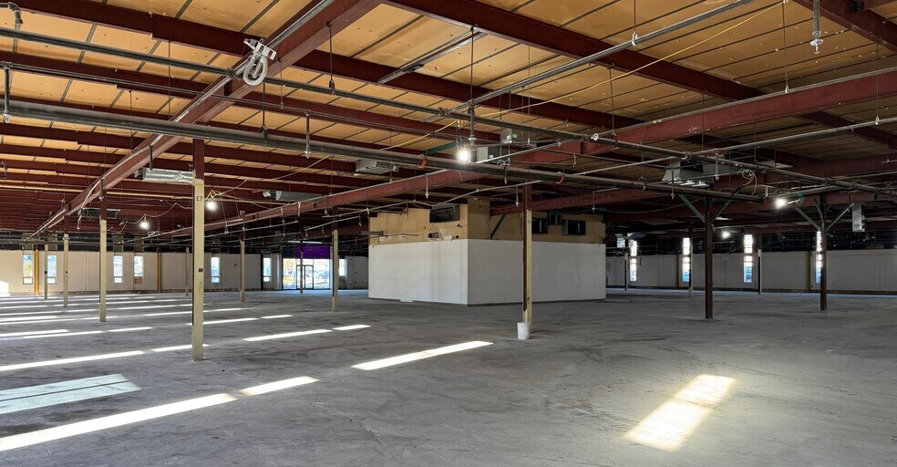 More Photos Of 420-424 Crossways Park Dr, Woodbury Industrial For Sale