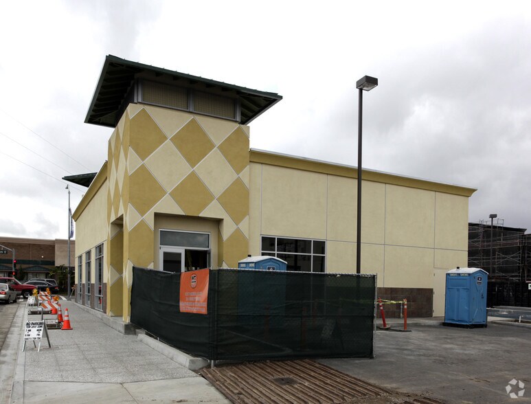 More Photos Of 3201 University Ave, San Diego Bank For Lease