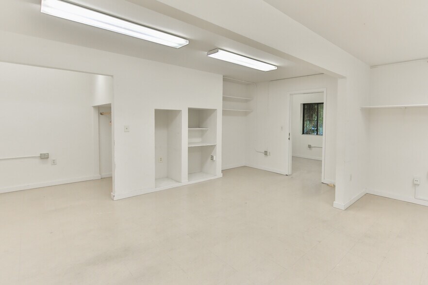 More Photos Of 2757 16th St, San Francisco Warehouse For Lease