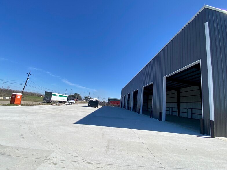 More Photos Of 6745 Patillo Road, Beaumont Warehouse For Lease