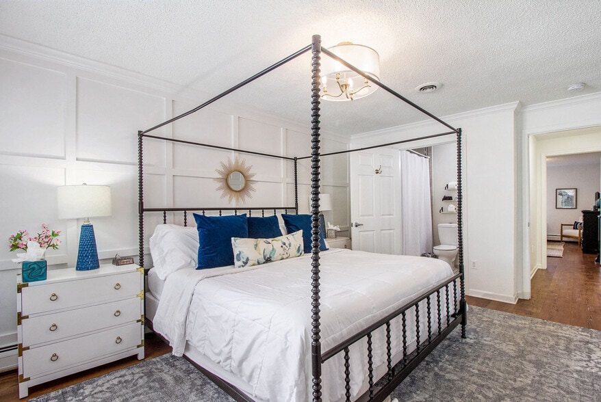 More Photos Of 155 N Main St, Village of Clarkston Hospitality For Sale