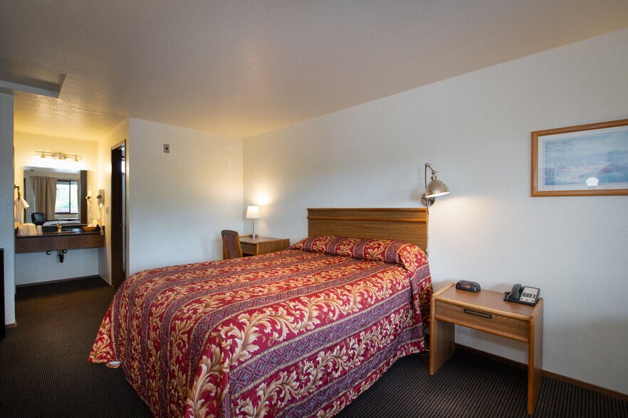 More Photos Of 906 9th St, Anacortes Hotel For Sale