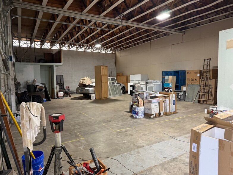 More Photos Of 212 N Gales St, Port Angeles Warehouse For Lease
