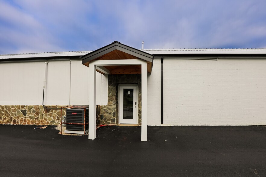 More Photos Of 5 Haynie St, Newnan Warehouse For Lease