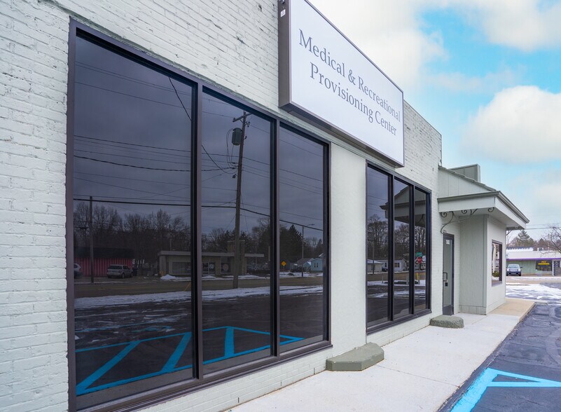 More Photos Of 1382 Michigan Ave, Battle Creek Freestanding For Sale