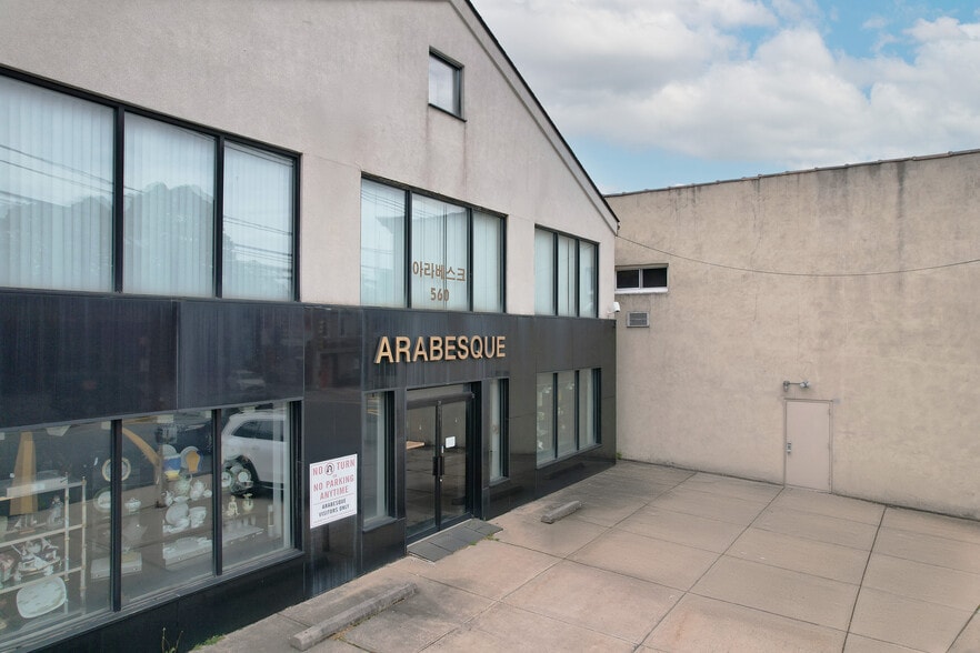 More Photos Of 560 Main St, Fort Lee Freestanding For Sale