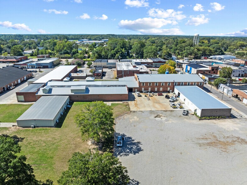 More Photos Of 122 E Laurel St, Mullins Industrial For Sale